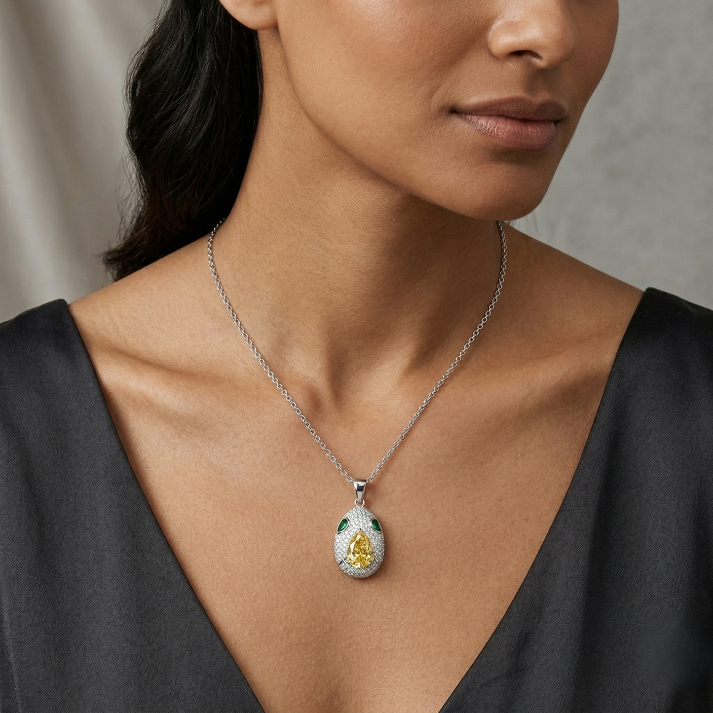 Dhira Oro Snake Pendant